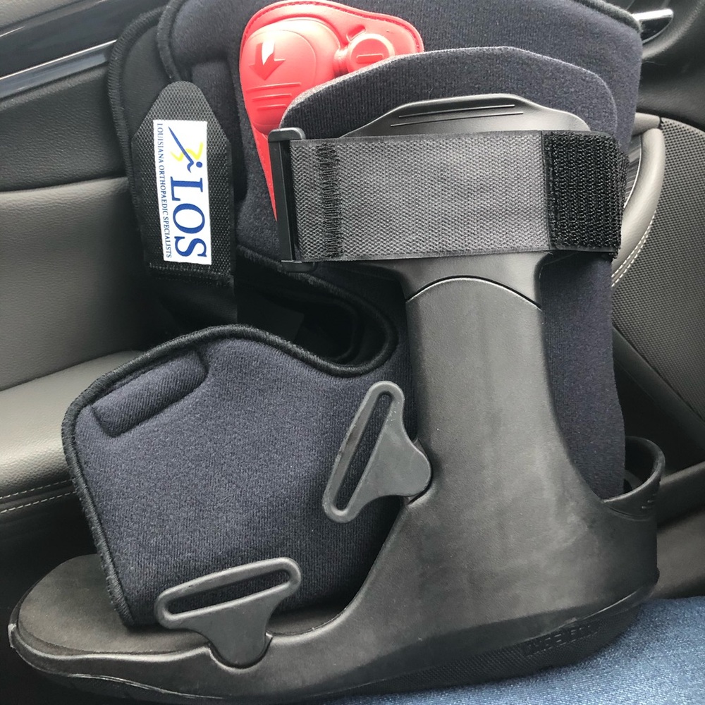 Orthopedic boot size medium